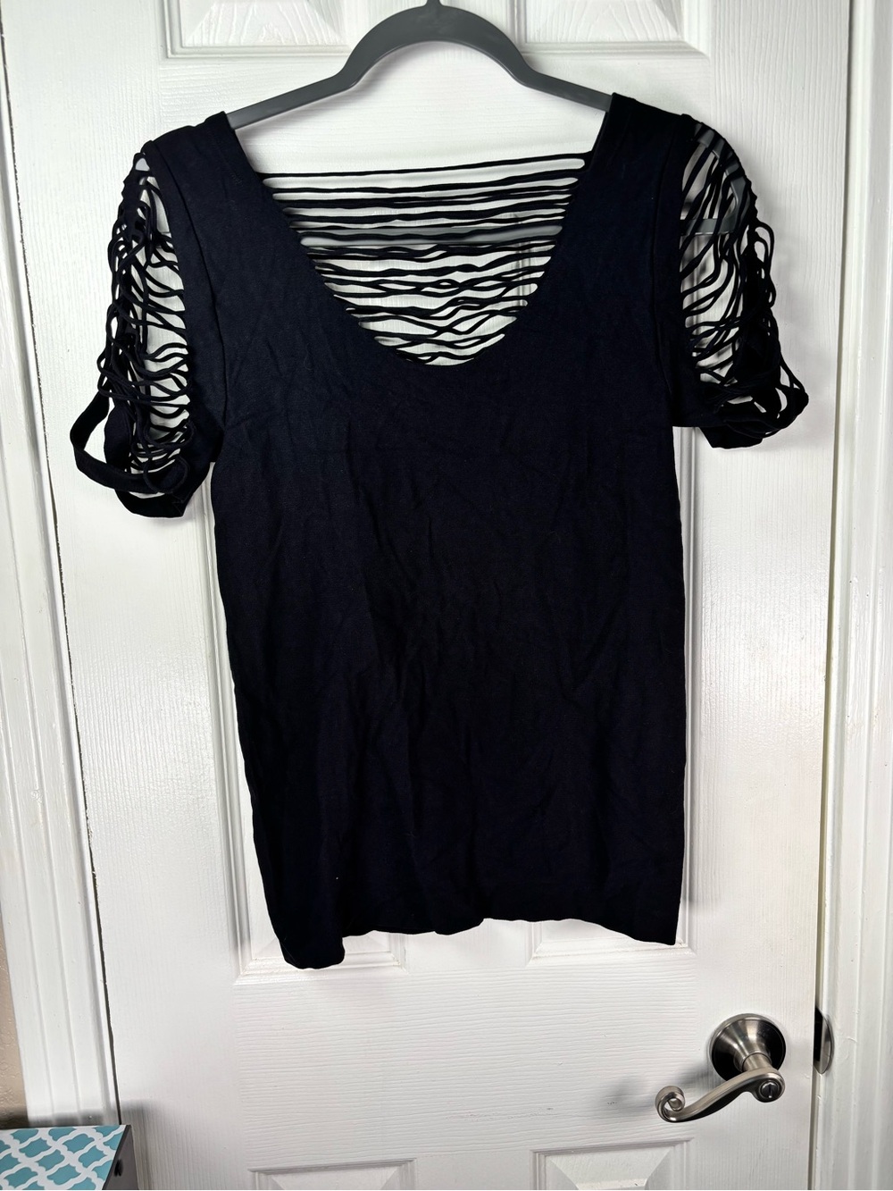 Black Women's Cutout Back & Sleeve Top Large - Picture 6 of 8